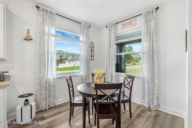 900 Nixon Circle NE, Palm Bay, FL 32907