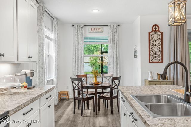 900 Nixon Circle NE, Palm Bay, FL 32907