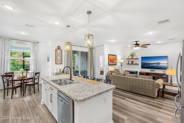 900 Nixon Circle NE, Palm Bay, FL 32907