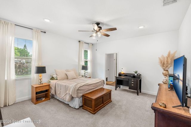 900 Nixon Circle NE, Palm Bay, FL 32907