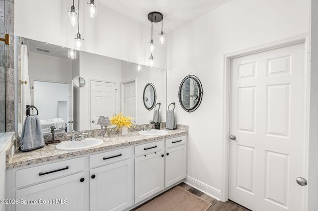 900 Nixon Circle NE, Palm Bay, FL 32907