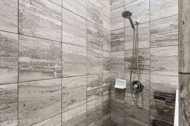 900 Nixon Circle NE, Palm Bay, FL 32907