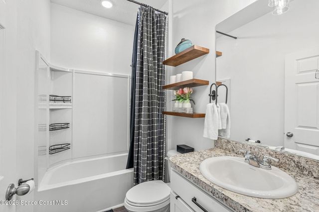 900 Nixon Circle NE, Palm Bay, FL 32907