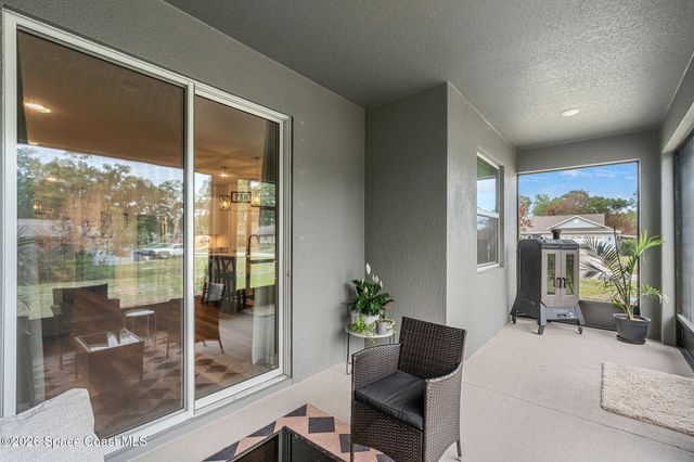 900 Nixon Circle NE, Palm Bay, FL 32907