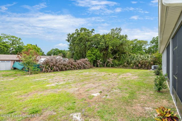 900 Nixon Circle NE, Palm Bay, FL 32907