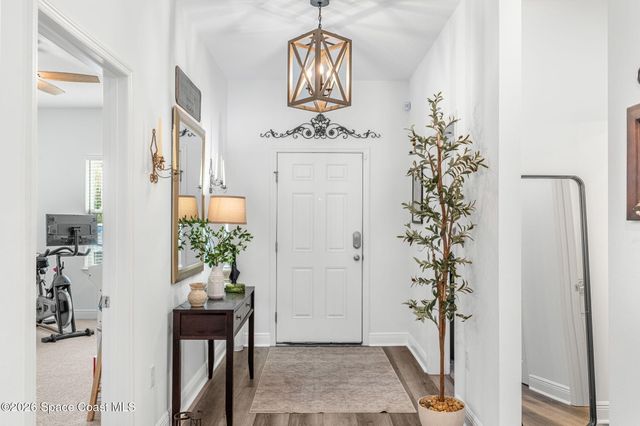 900 Nixon Circle NE, Palm Bay, FL 32907