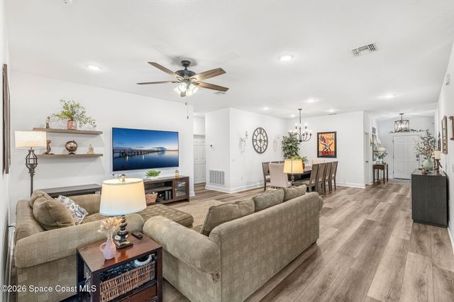 900 Nixon Circle NE, Palm Bay, FL 32907