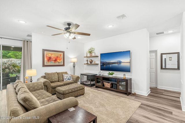 900 Nixon Circle NE, Palm Bay, FL 32907