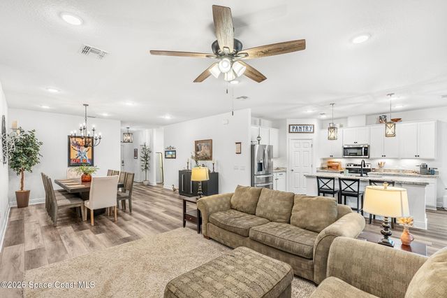 900 Nixon Circle NE, Palm Bay, FL 32907