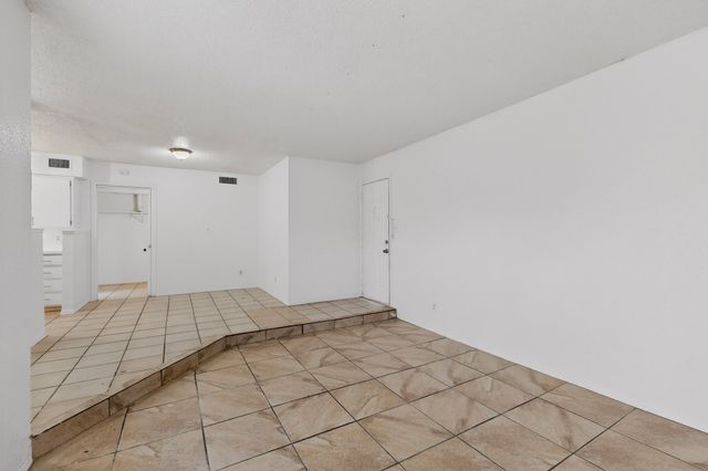 6808 Trail Lake Drive A, Fort Worth, TX 76133