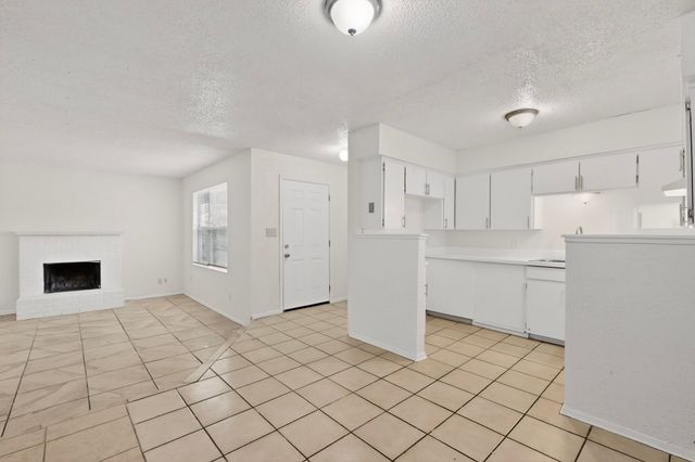 6808 Trail Lake Drive A, Fort Worth, TX 76133