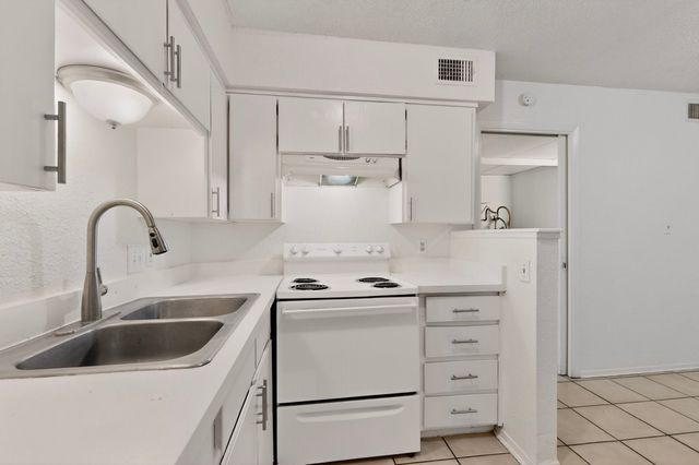 6808 Trail Lake Drive A, Fort Worth, TX 76133