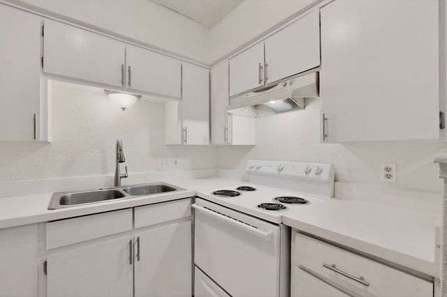 6808 Trail Lake Drive A, Fort Worth, TX 76133