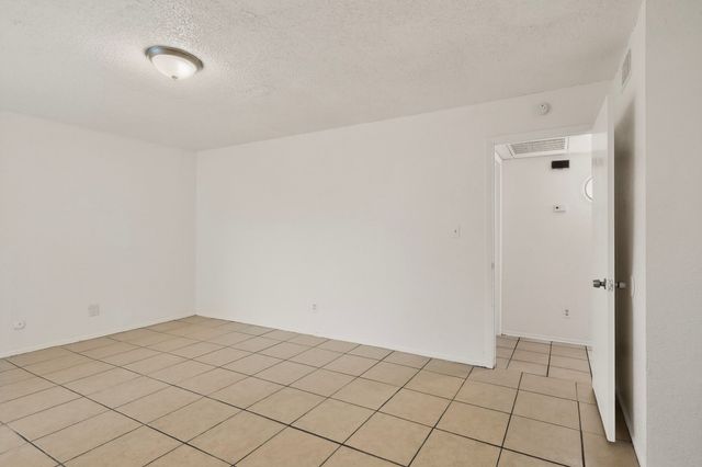 6808 Trail Lake Drive A, Fort Worth, TX 76133