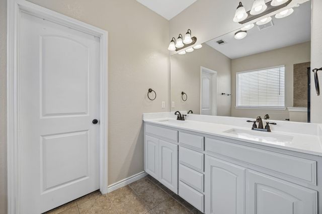 425 Corriente Trail, Azle, TX 76020