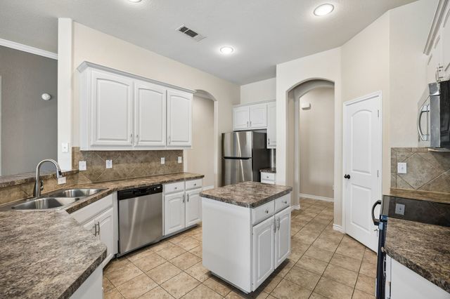 425 Corriente Trail, Azle, TX 76020