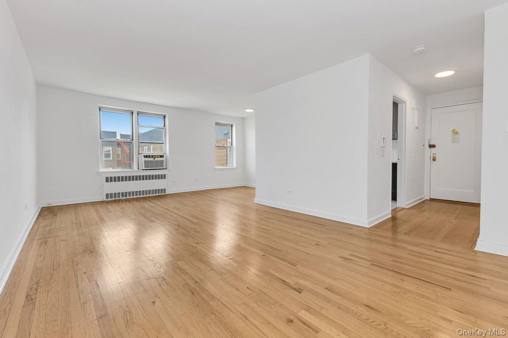 67-10 108th Street 6A, Forest Hills, NY 11375 — photo 2
