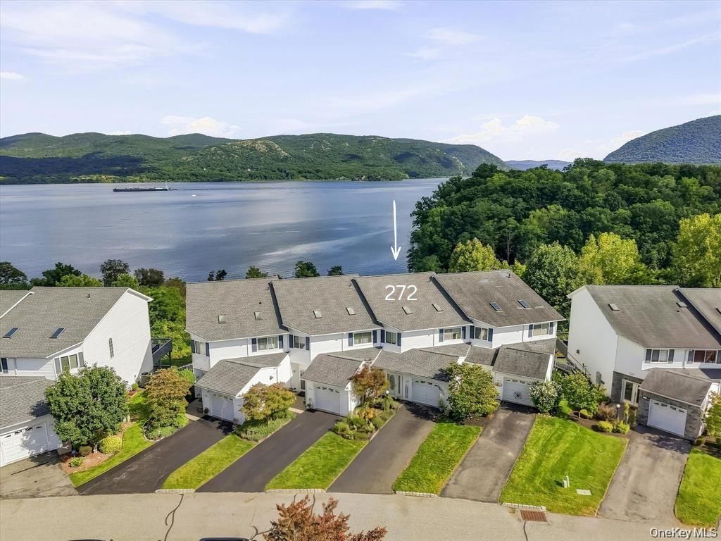 272 Tamerisk Lane, New Windsor, NY 12553 — exterior