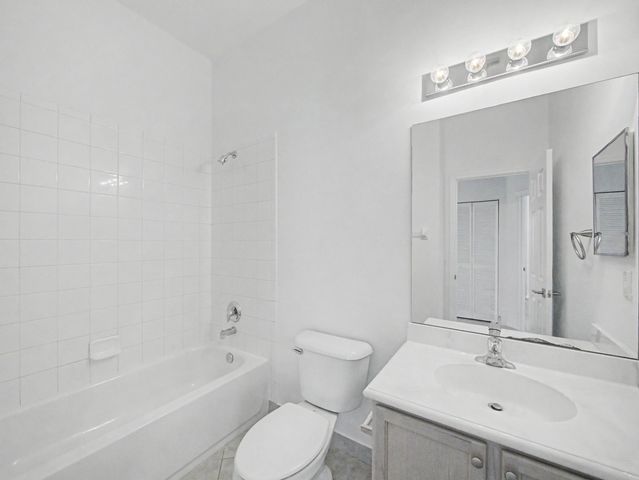 4910 Bonsai Circle 202, Palm Beach Gardens, FL 33418