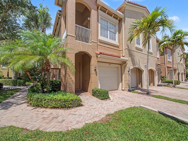 4910 Bonsai Circle 202, Palm Beach Gardens, FL 33418