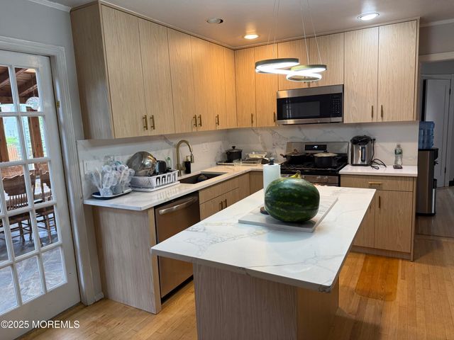 241 Cliftwood Road, Oakhurst, NJ 07755