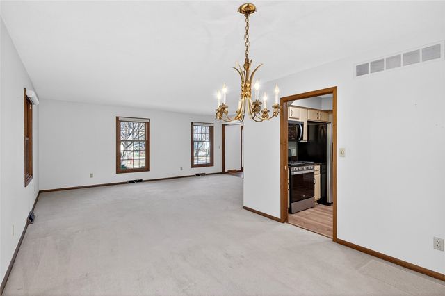 556 Mahaska Court, Iowa City, IA 52246