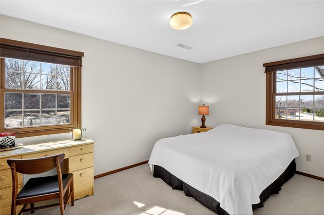 556 Mahaska Court, Iowa City, IA 52246