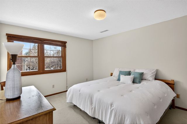 556 Mahaska Court, Iowa City, IA 52246