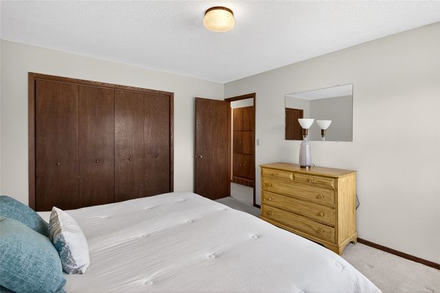 556 Mahaska Court, Iowa City, IA 52246