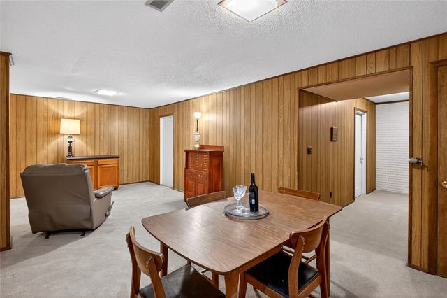 556 Mahaska Court, Iowa City, IA 52246