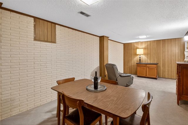 556 Mahaska Court, Iowa City, IA 52246