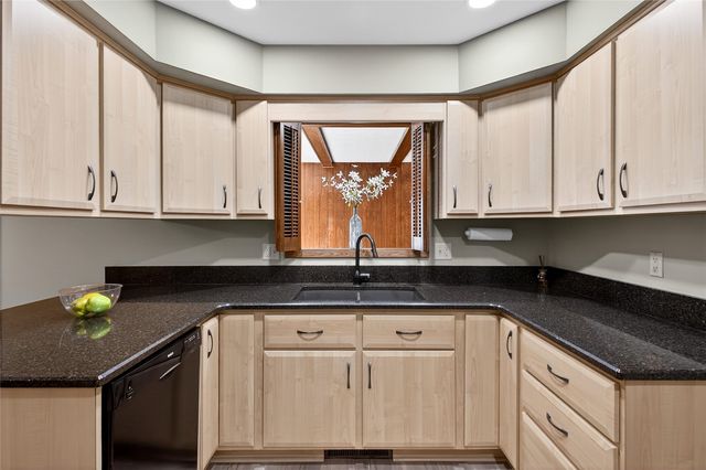 556 Mahaska Court, Iowa City, IA 52246