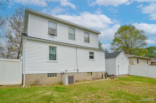 2320 Meadow Drive, Belleville, IL 62226
