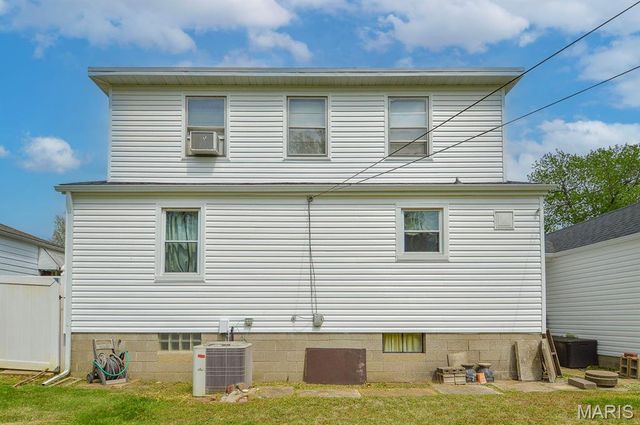 2320 Meadow Drive, Belleville, IL 62226