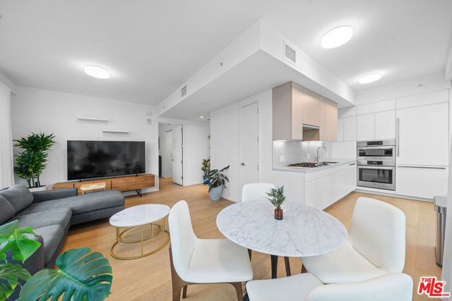 877 Francisco Street 1128, Los Angeles, CA 90017