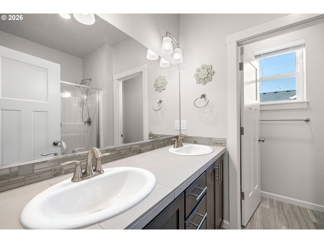 120 Ne 19TH Ave, Canby, OR 97013
