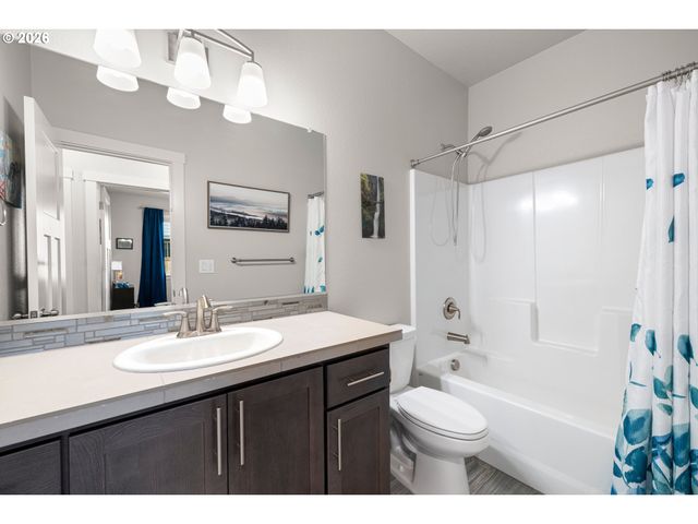 120 Ne 19TH Ave, Canby, OR 97013