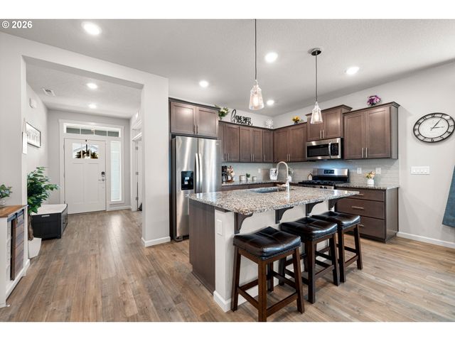 120 Ne 19TH Ave, Canby, OR 97013