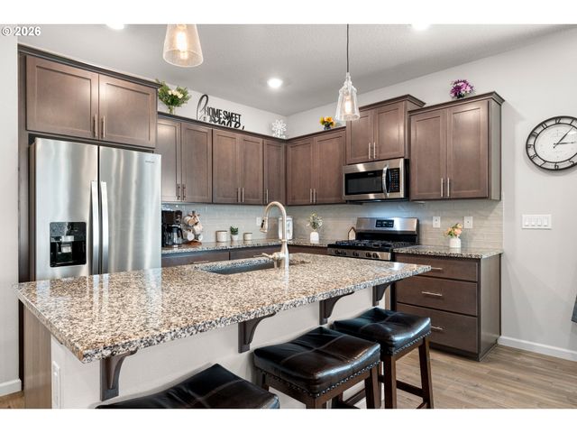 120 Ne 19TH Ave, Canby, OR 97013