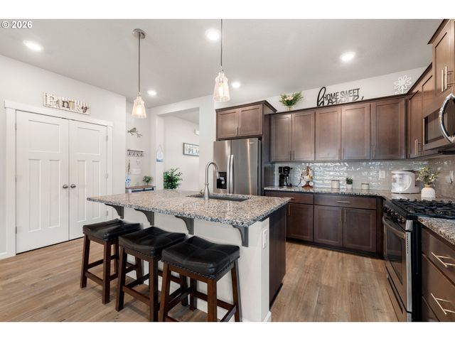 120 Ne 19TH Ave, Canby, OR 97013