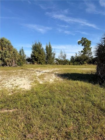 1433 SW 11th CT, Cape Coral, FL 33991