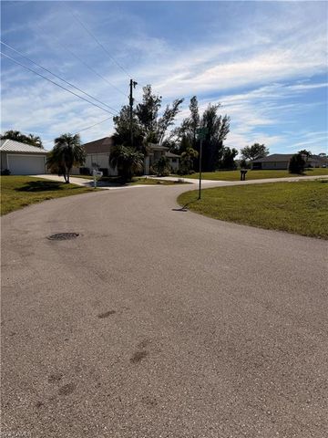 1433 SW 11th CT, Cape Coral, FL 33991