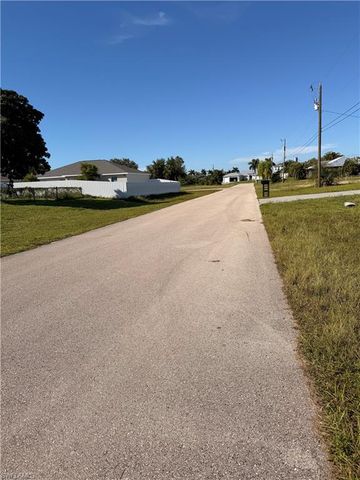 1433 SW 11th CT, Cape Coral, FL 33991