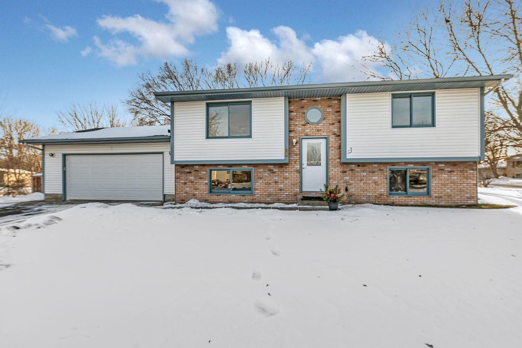 144 Hedman Lane, Monticello, MN 55362
