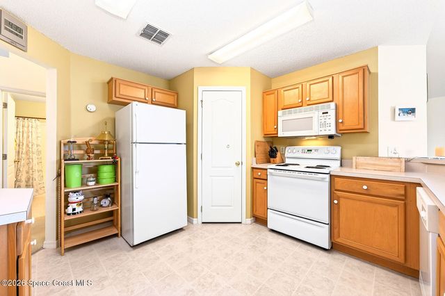 416 Lakeview Road, Poinciana, FL 34759