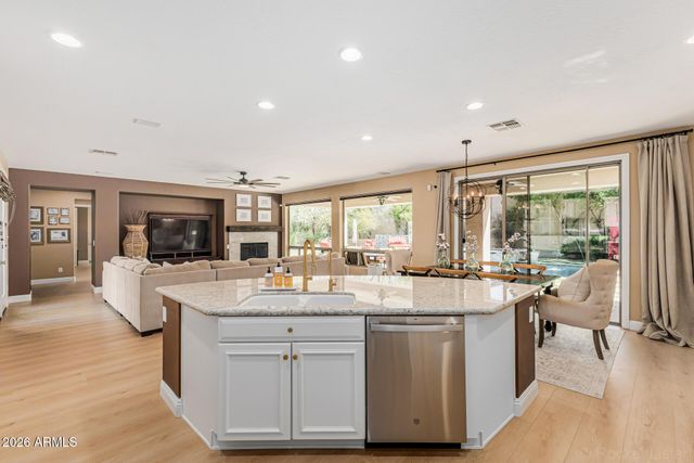 38809 N COURAGE Court, Anthem, AZ 85086