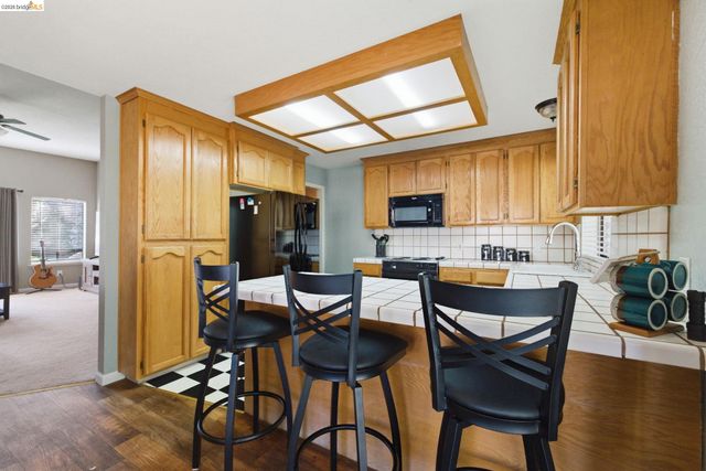 12796 Cresthaven Dr, Groveland, CA 95321