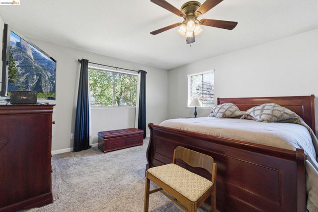 12796 Cresthaven Dr, Groveland, CA 95321