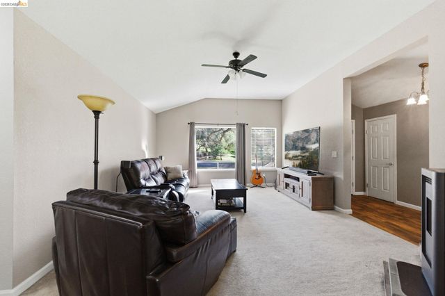 12796 Cresthaven Dr, Groveland, CA 95321