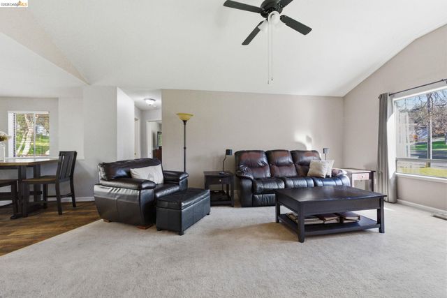 12796 Cresthaven Dr, Groveland, CA 95321